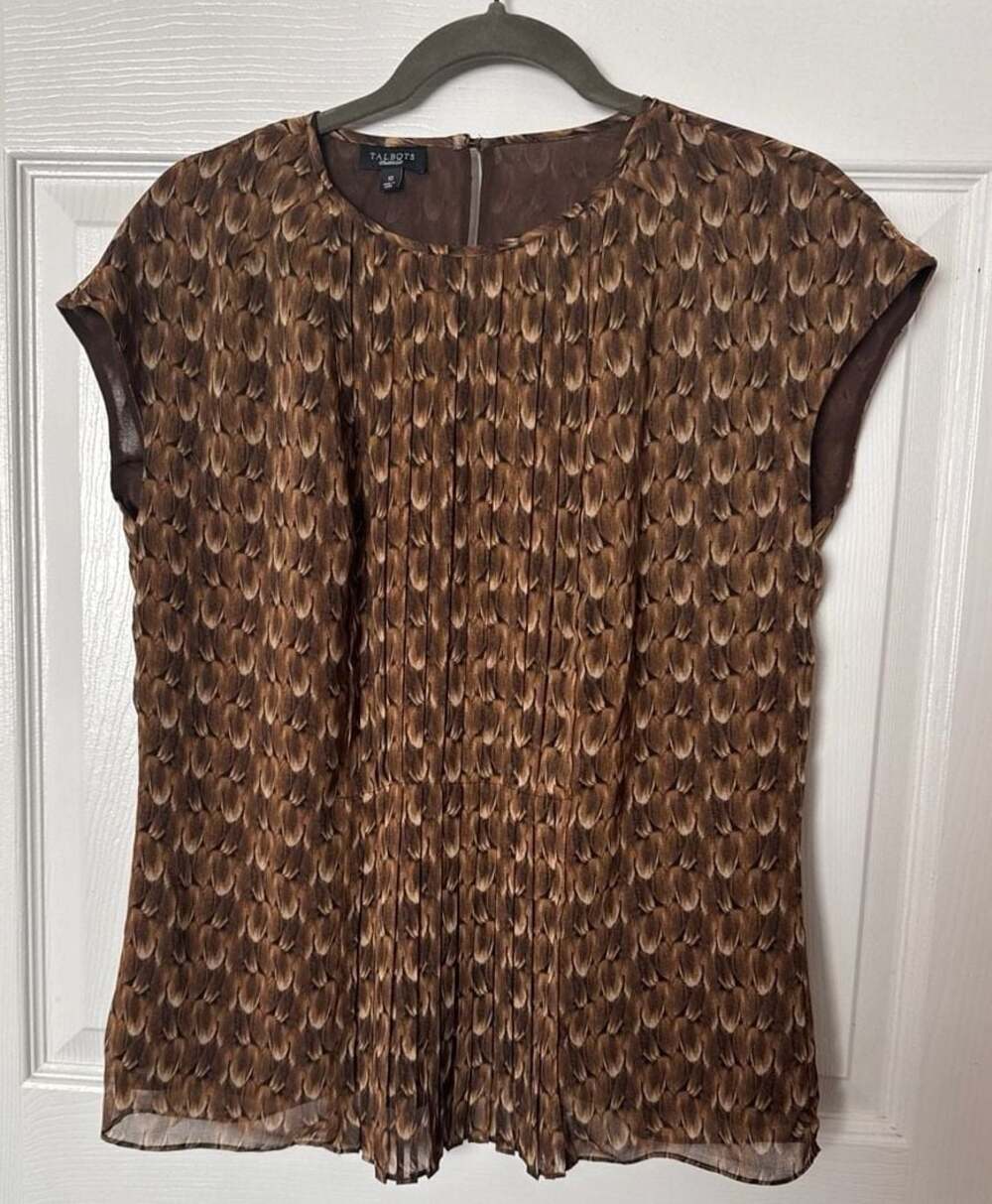 Talbots Brown Feather Print Pleated Front Cap Sleeve Blouse Size 10